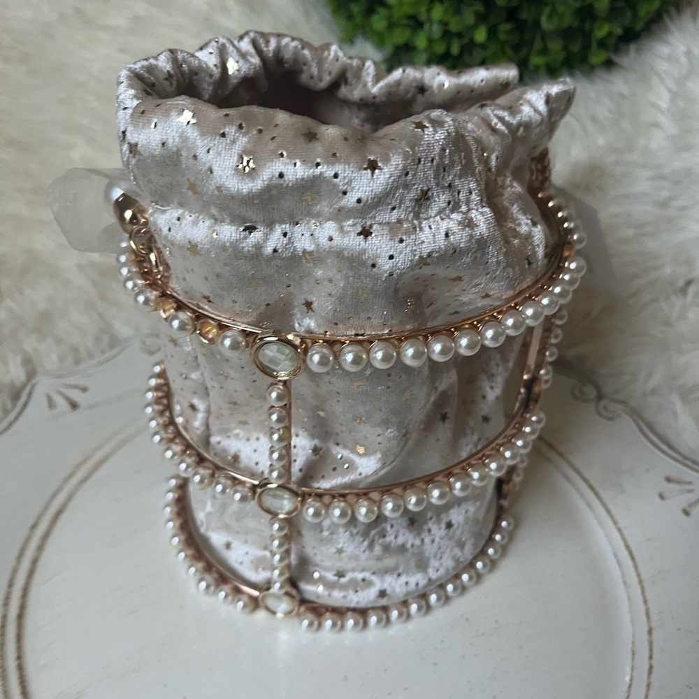 BOGO Elegant Pearl-Embellished gold tone basket or Bag - Picture 3 of 12